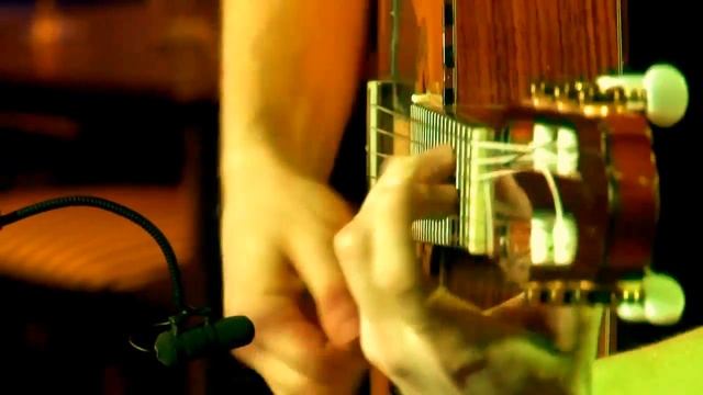 Игра на Нейлоне максимально толстым и неострым медиатором. смотреть онлайн