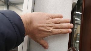 Стальная металлическая дверь со стеклом, дизайн которой цепляет. Ее можно купить с доставкой по РФ