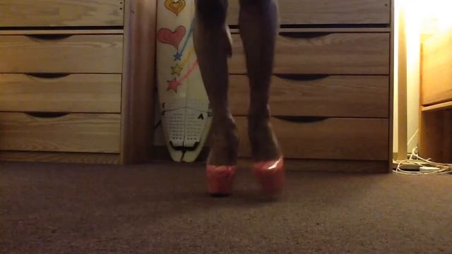 Christian Louboutin Daffodile Rose Matador Python смотреть онлайн