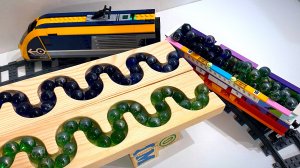 Гонки шариков марблс и погрузка в LEGO поезд, лего-фигурки Майнкрафт/ АСМР - ASMR Marble Run Race
