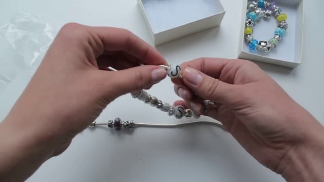 Обзор бижутерии из Китая: браслеты Pandora, LV, серьги Chanel смотреть онлайн