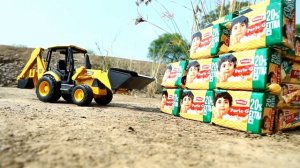 Водоём и машинки с печеньем