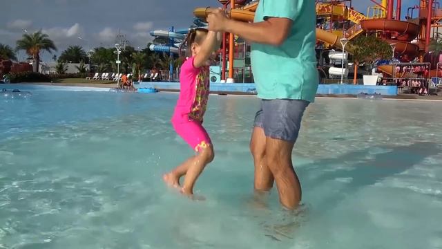 Diana dan Papa Di Taman Air