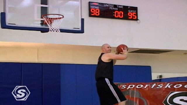 Basketball Passing Techniques with Pro Basketball Coach Bill Walton смотреть онлайн