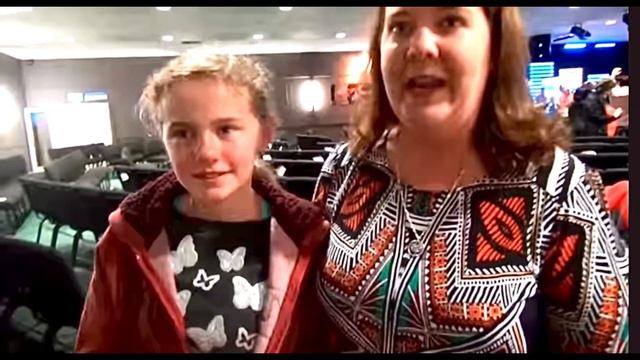 Legs and hips supernaturally straighten under the Power of God of girl suffering from hip dysplasia смотреть онлайн