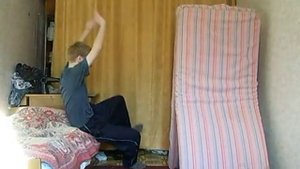 Прикол - Пацан убился об стол!