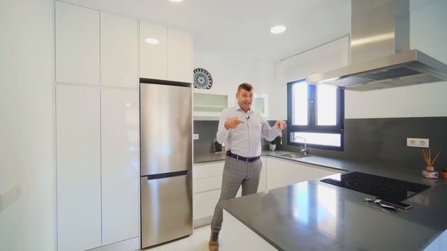 Бунгало в Испании купить. Бунгало в Бенидорме с бассейном. Недвижимость в Бенидорме. Испания 2022.