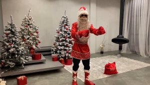 Дед Мороз танцует верхний брейк ???