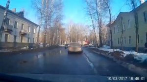 В Угличе родители на глазах у очевидцев загрузили ребёнка в багажник авто