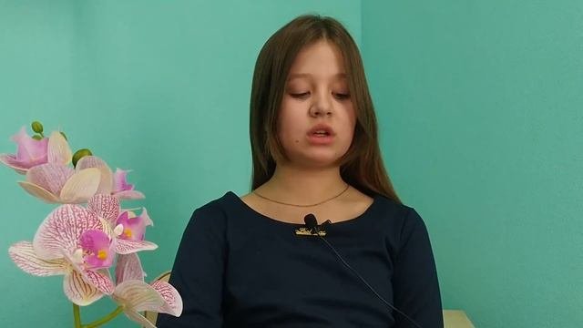Шмелёва Ксения читает детское стихотворение Галины Скрябиной 