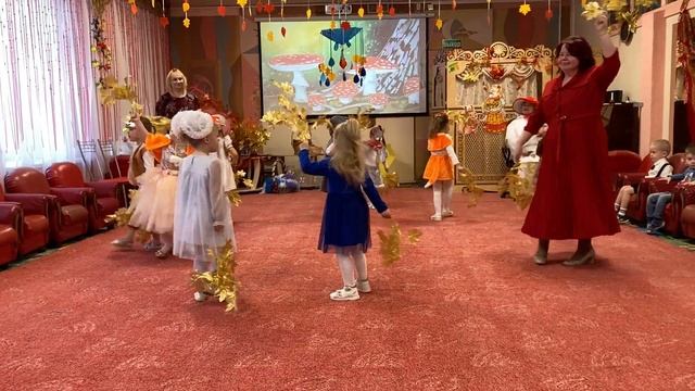 Вальс с осенними веточками. (Чугайкина) Группа №10 "Солнечные зайчики" смотреть онлайн