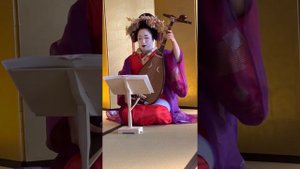 Tayu in Kyoto playing the Biwa