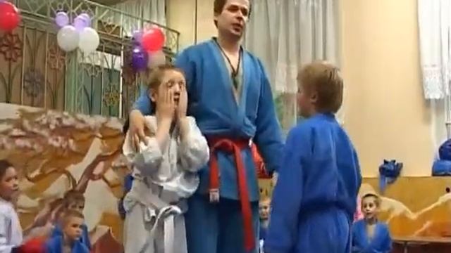 Видеоархив.Основы самозащиты - первые схватки у младшей группы. смотреть онлайн