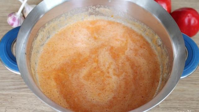 Аджика из желтых помидоров с кусочками перца