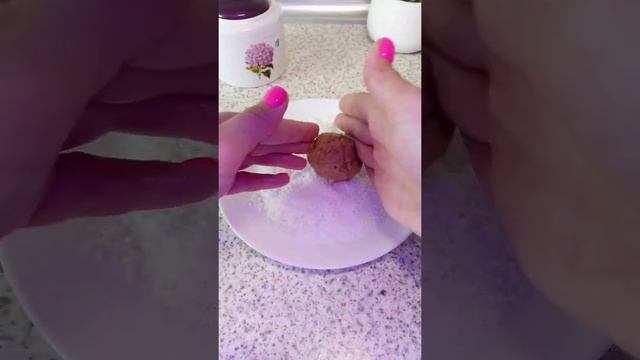 Конфеты из банана, печенья и кокосовой стружки! Что приготовить к чаю?