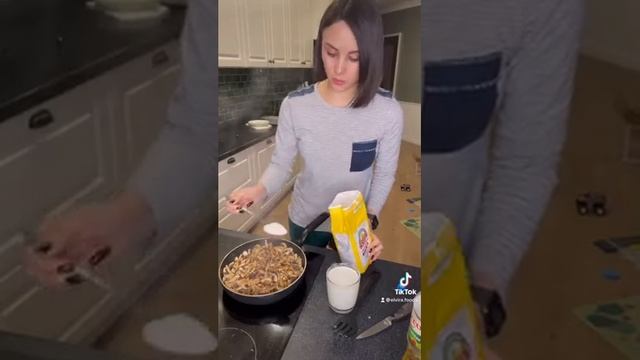 Бомбический ужин! Курица, грибы, картошка в духовке. Праздничное блюдо