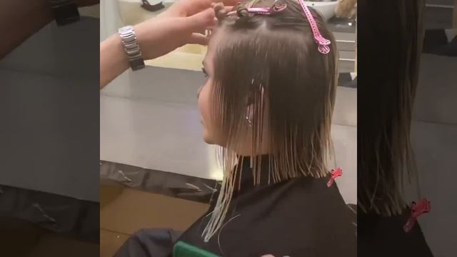 Как стричь каре височную зону на тонких волосах смотреть онлайн