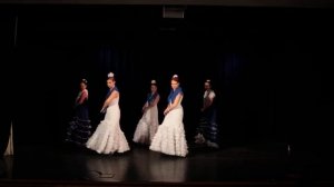 Фламенко с веерами