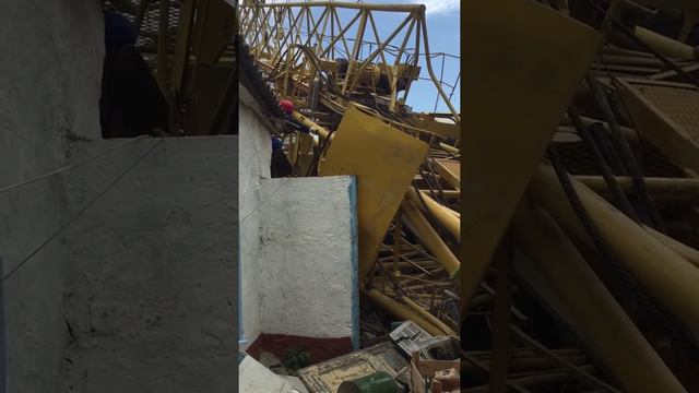 Упал кран в Анапе смотреть онлайн