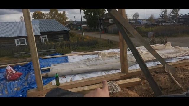 Монтаж двухскатной крыши из профлиста.
