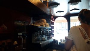 Что Как почём?Работаем вместе в Итальянском ресторане в Милане.La Porta Rossa 1 Цены на кофе,график