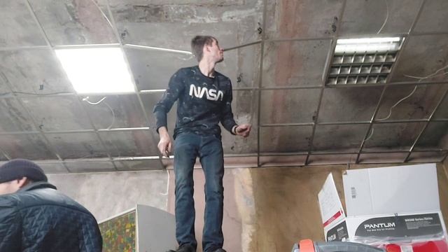 05.03.23. Магазин. Приступили к сооружению перегородки между торговым залом и складом. смотреть онлайн