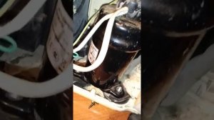 шумит осушитель воздуха