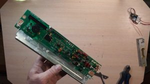 Что ценного можно найти в торговых электронных весах. Разборка.