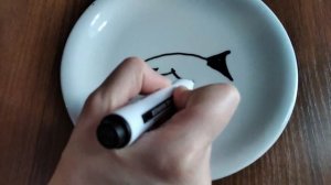 Показываю трюк с рисованием на воде с помощью маркера