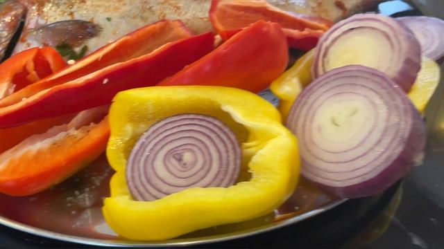 Форель на мангале с запеченными овощами