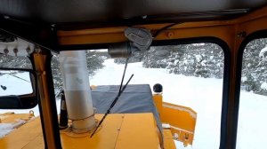 ТРАКТОР КИРОВЕЦ. ТРАКТОР К 700. ЧИСТИТ СНЕГ. МНОГО СНЕГА!!!