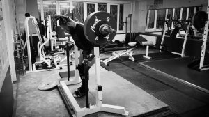 Приседания 277.5 на 2 с паузой 2 секунды на опускании