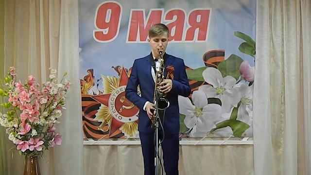 Попурри на темы военных песен. Исполняет Владислав Рыжов смотреть онлайн