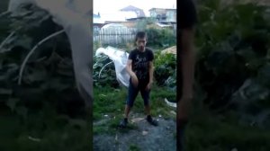 Мальчик прикольно поёт под песну  не женюсь ой мама неженюсь