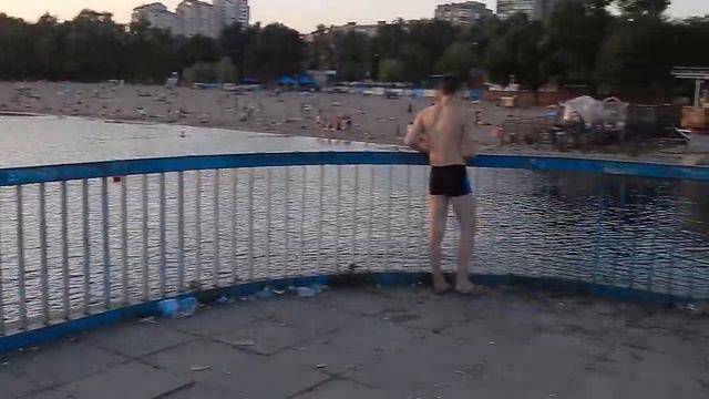 Girl jumping from the dock-emerged-lucky!Девочки прыгают с пристани -вынырнули-повезло! №14 смотреть онлайн