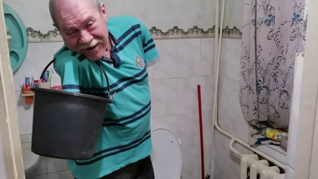 //Как я без рук// занесу ведро воды в дом? // смотреть онлайн