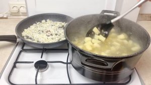 СУП С ПШЕНОМ, РАЗБОЛТАННЫМИ ЯЙЦАМИ И КУРИЦЕЙ "А-ЛЯ КУЛЕШ"