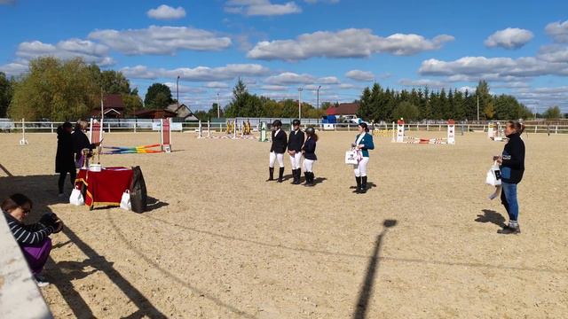 Соревнования по конкуру в КСК "Премьер. Неудача и удача. смотреть онлайн