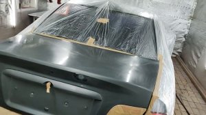 Покраска крышки багажника авто Mitsubishi Carisma.