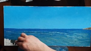 Красивое видео, как художник мастихином и масляными красками пишет море.