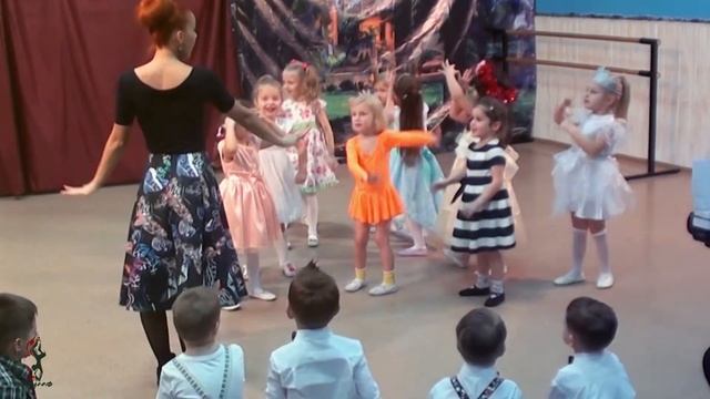 эстрадный танец для детей 3-5 лет - "Я на сцену выхожу"