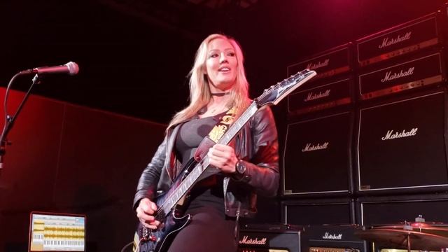 NITA STRAUSS(Poison)! At The Anaheim Convention Center In Anaheim,Ca.! 1-17-20!???? смотреть онлайн