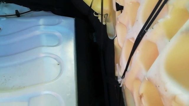 Снятие и установка задней сидушки (диван) Рено Логан 2. Removing the rear seat, sofa Renault Logan