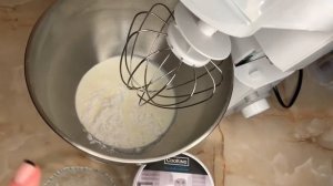 Крем чиз на сливках, подойдёт для выравнивая торта! Очень воздушный и не приторный крем