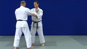 (Дэ-аши-барай) De ashi barai - Боковая подсечка под выставленную ногу