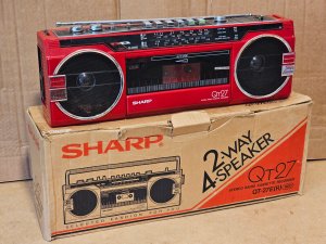Кассетный стереомагнитофон Sharp QT-27E(R) Boombox красного цвета с коробкой