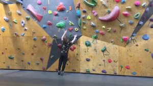 Детские тренировки по скалолазанию в спб