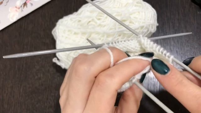 Носочки  для малышей( 6-9 месяцев) из тёплой пряжи.