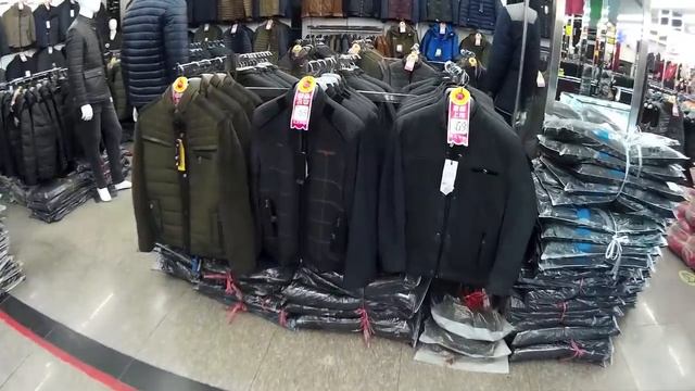 Цены на одежду в торговом центре в Китае