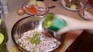 Видео-рецепт: Салат Оливье (Зимний салат) / Russian salad Olivier